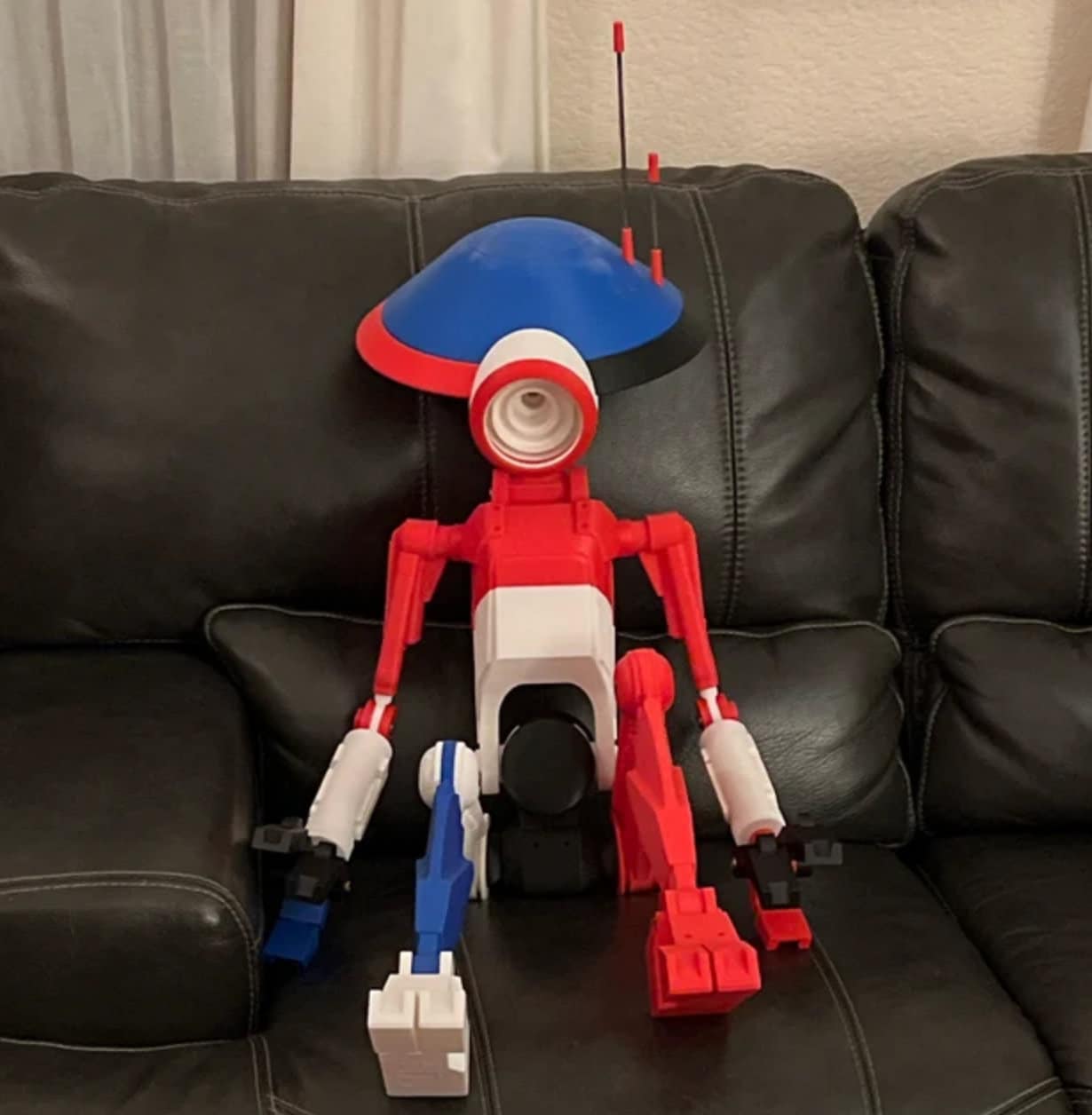 Life-Size Pit Droid! Over 3 Feet Tall! DIY Model Kit!